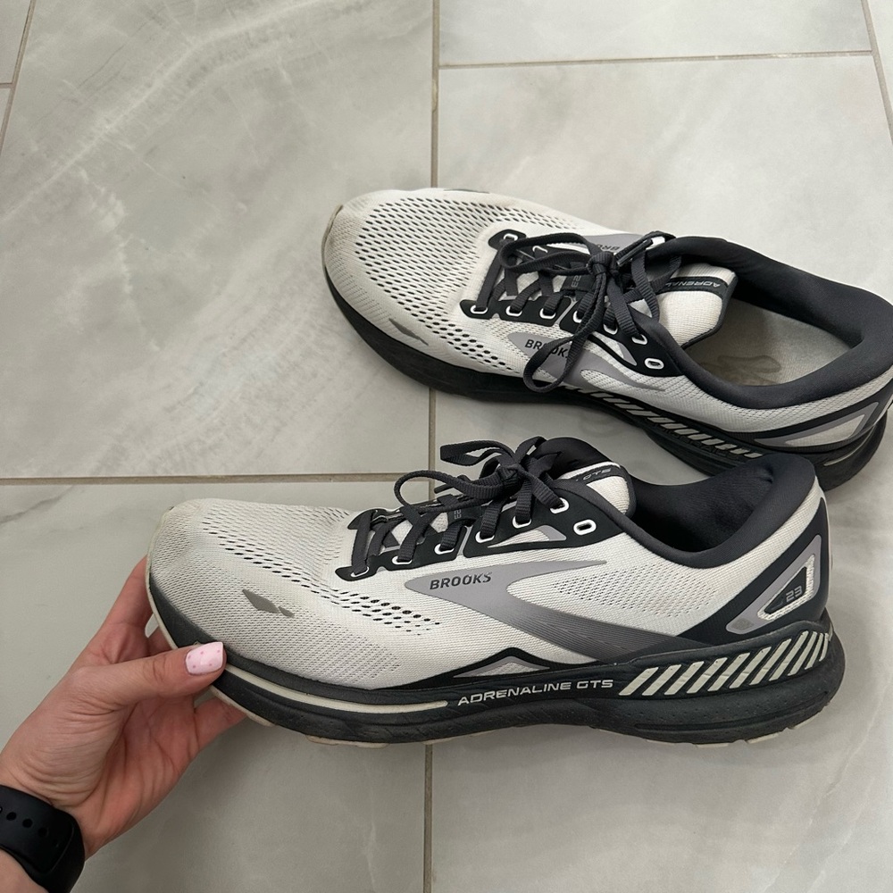 Brooks Adrenaline GTS Running Shoes - White, Gray, & Black
